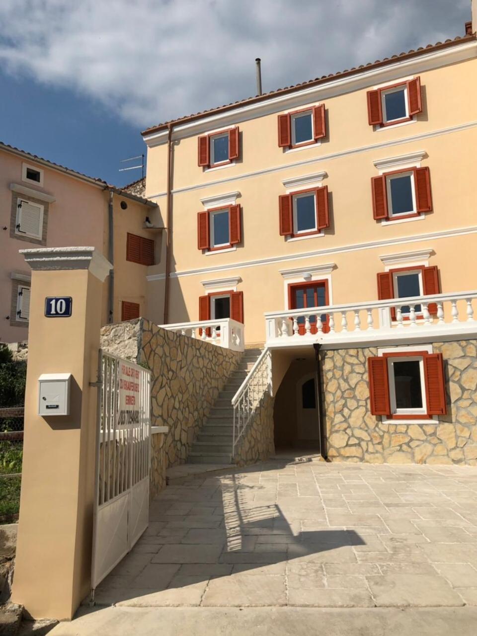 Romantic Hotel Centar Omišalj Buitenkant foto